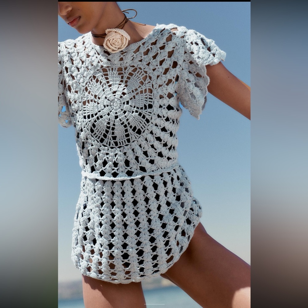 Zara crochet knit rosette design front and back top